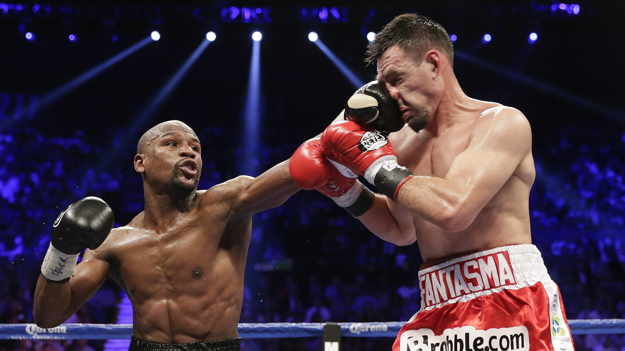 《王者荣耀》跨界合作“未来科幻”皮肤热卖，粉丝狂欢